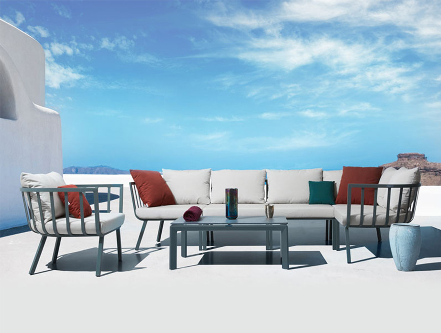 clear_sky_patio_setting